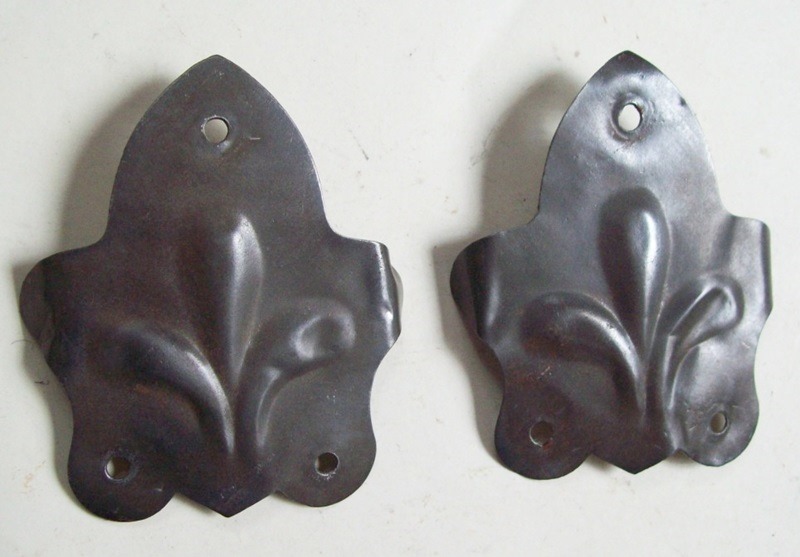 M108 - Antique Tin Trunk Clamps - Click Image to Close