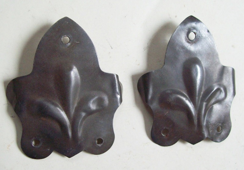 M108 - Antique Tin Trunk Clamps