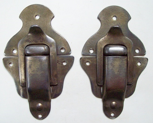 M110 - Antique Trunk Latches - Click Image to Close