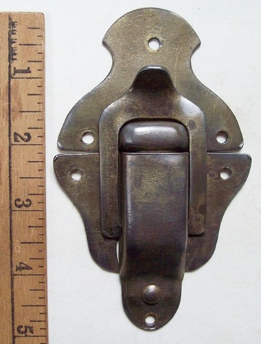 M110 - Antique Trunk Latches - Click Image to Close