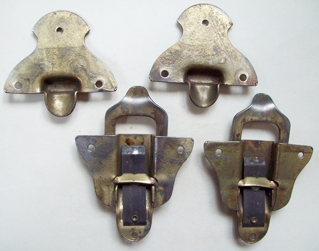 M110 - Antique Trunk Latches - Click Image to Close