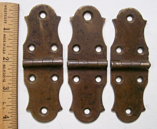 M117 - Brass Trunk / Chest Hinges (3) - Click Image to Close