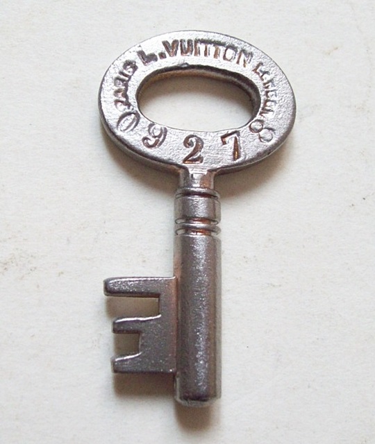 M119 - Louis Vuitton Trunk Key - SOLD 01/2024 - Click Image to Close