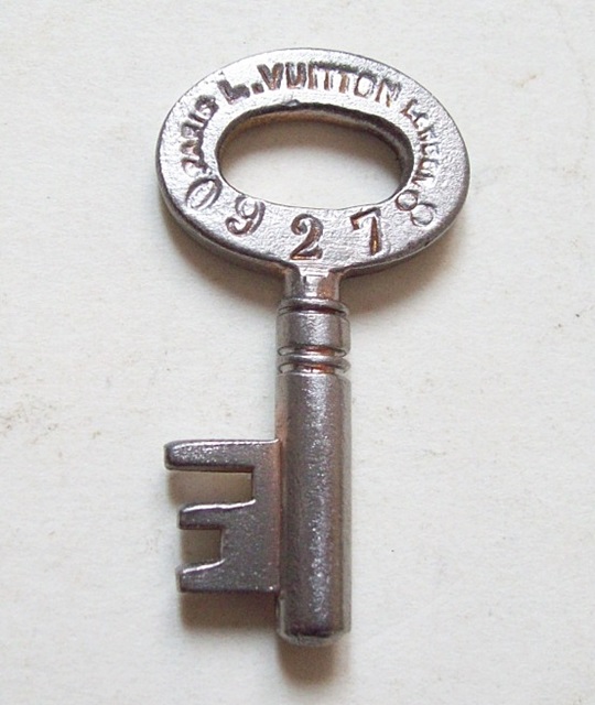 louis vuitton trunk key