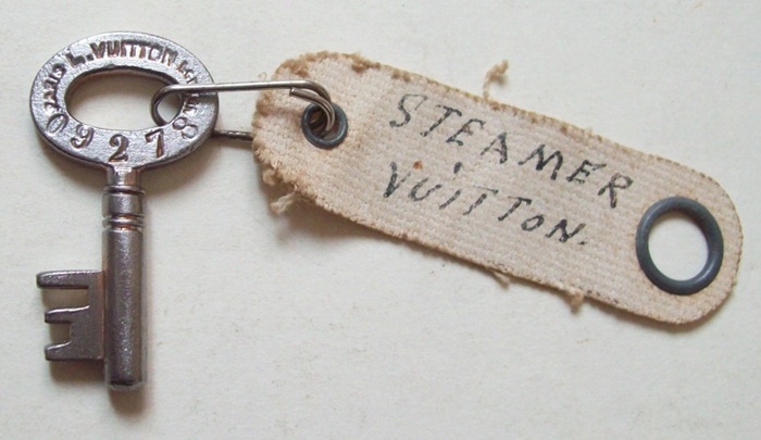 M119 - Louis Vuitton Trunk Key - Click Image to Close