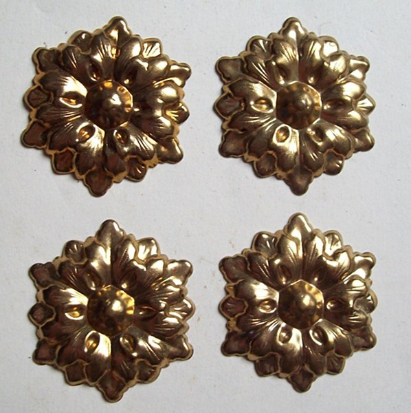 M125 - Brass Trunk Rosettes (4)