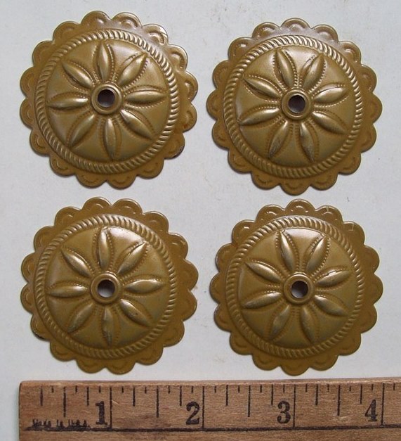 M130 - Antique Trunk Rosettes (4) - Click Image to Close