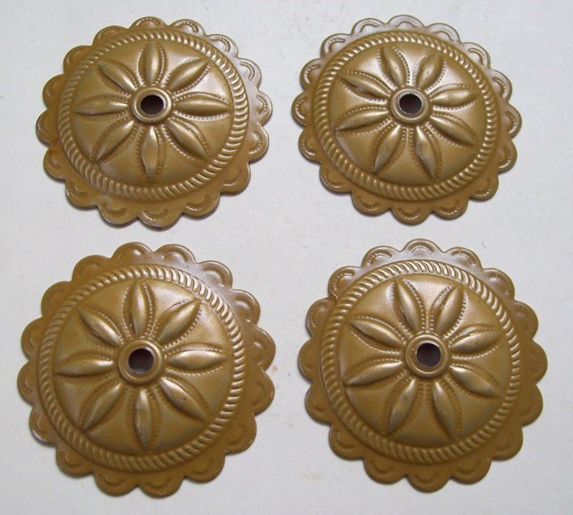 M130 - Antique Trunk Rosettes (4)