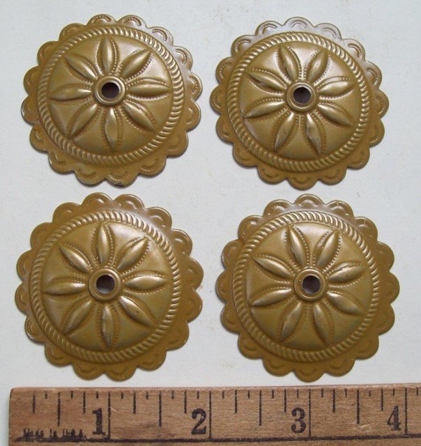 M130 - Antique Trunk Rosettes (4) - Click Image to Close