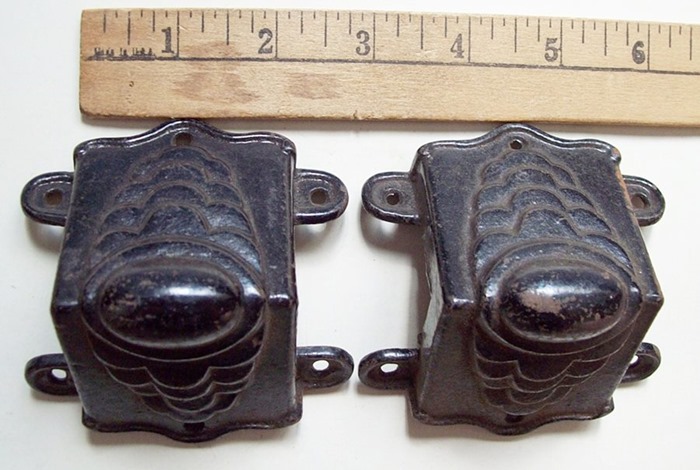 M132 - Cast Iron Trunk Slat Clamps - Click Image to Close