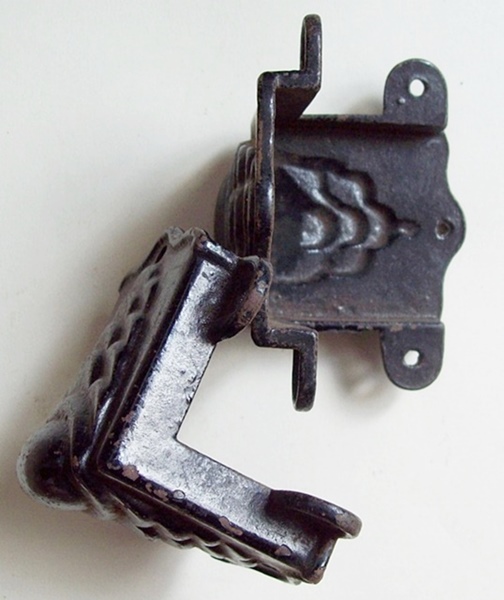 M132 - Cast Iron Trunk Slat Clamps