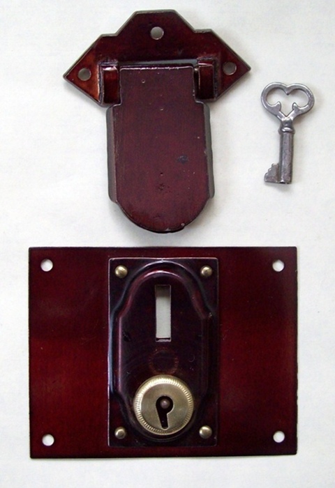 L104 - Eagle Trunk Lock, Ornate Key - Click Image to Close