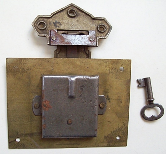 L107 - Brass Antique Trunk Lock & Key - SOLD 04/2022