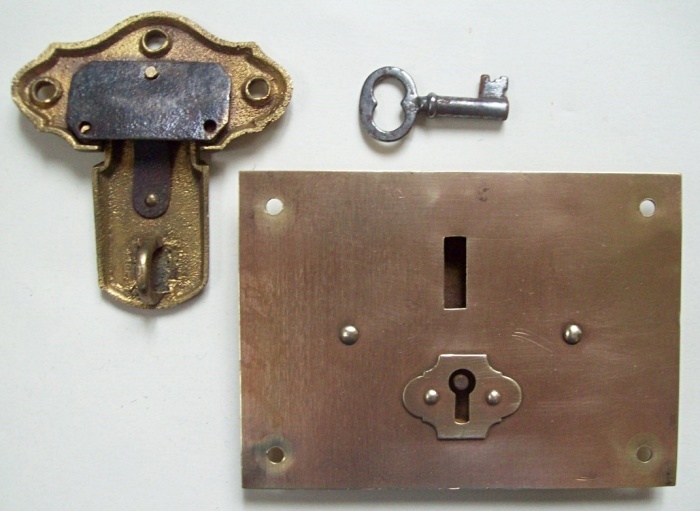L100 - Brass Antique Trunk Lock & Key - SOLD 01/2023