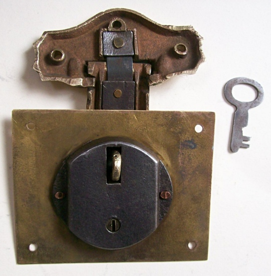 L100 - Antique Brass Walsh Trunk Lock 1870