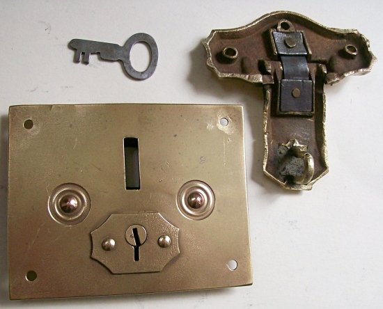 L100 - Antique Brass Walsh Trunk Lock 1870