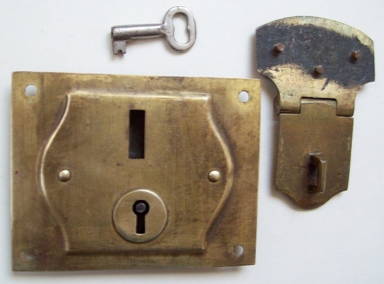 L102 - Brass Antique Trunk Lock & Key - SOLD 06/2022