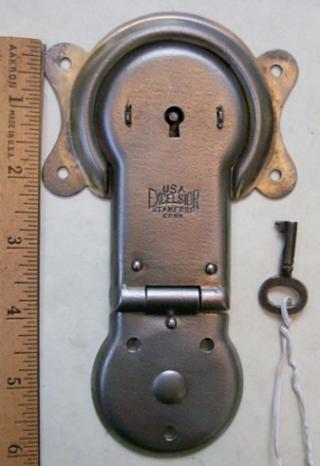 L102 - Antique Excelsior Trunk Lock & Key - Click Image to Close