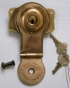 L103 - Antique Brass Eagle Lock, 2 Keys