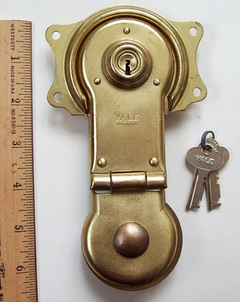 L106 - Yale Trunk Lock & Keys - Click Image to Close