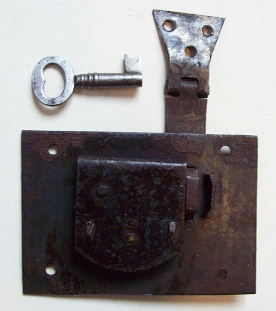 L108 - Early Antique Trunk Lock & Key - SOLD 01/2022