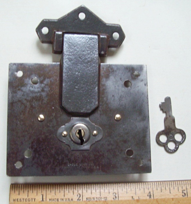 L108 - Antique Eagle Trunk Lock & Key