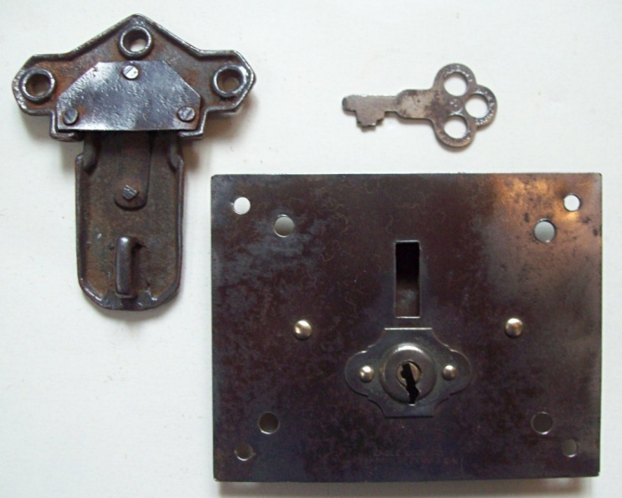 L108 - Antique Eagle Trunk Lock & Key