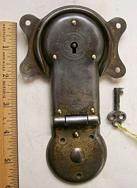L108 - Yale & Towne Trunk Lock & Key