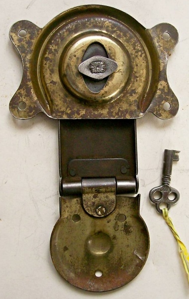 L108 - Yale & Towne Trunk Lock & Key