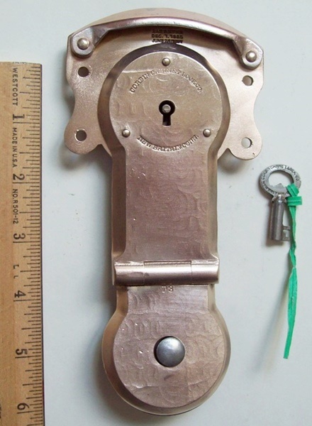 L109 - Brass Corbin Trunk Lock & Key - Click Image to Close