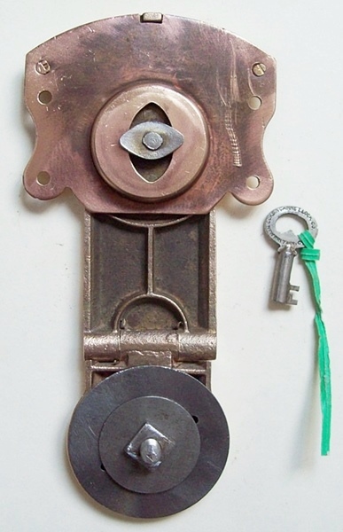 L109 - Brass Corbin Trunk Lock & Key - Click Image to Close