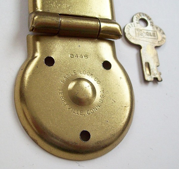 L112 - Eagle Trunk Lock & Key - Click Image to Close