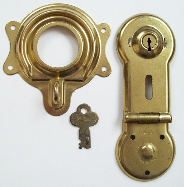 L112 - Eagle Trunk Lock & Key - Click Image to Close