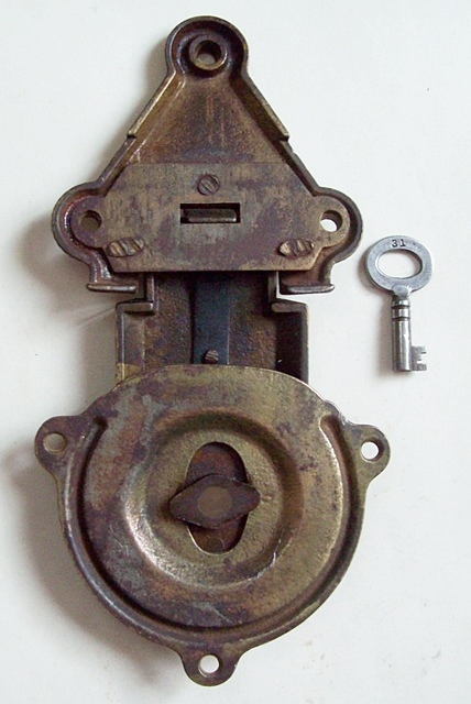 L113 - Eastlake Eagle Trunk Lock & Key - SOLD 03/2022