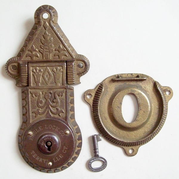 L113 - Eastlake Eagle Trunk Lock & Key - SOLD 03/2022