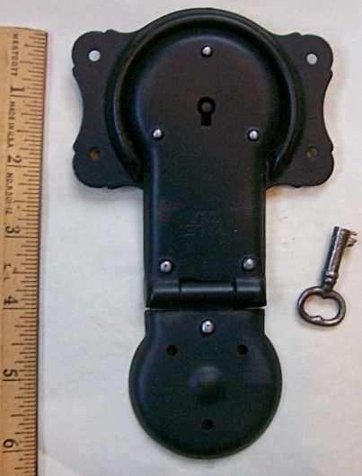 L113 - Antique YALE Trunk Lock & Key, NOS - Click Image to Close