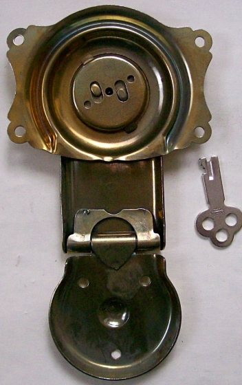 L117 - Antique Excelsior Trunk Lock & Key - Click Image to Close
