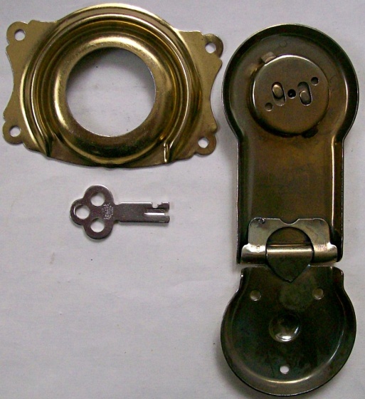 L117 - Antique Excelsior Trunk Lock & Key - Click Image to Close