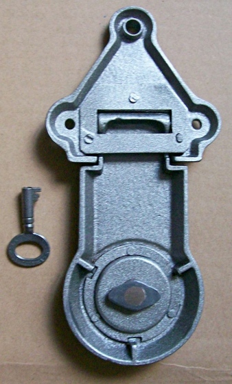L119 - Eastlake Ornate Trunk Lock & Key - Click Image to Close