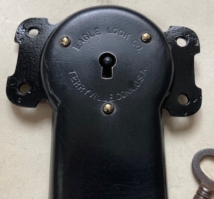 L120 - Eagle Trunk Lock & Key