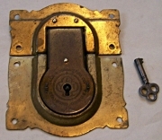 L120 - Yale & Towne Trunk Lock & Key - Click Image to Close