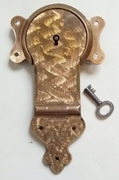 L121 - Brass Eagle Trunk Lock & Key - Click Image to Close