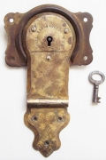 L122 - Brass Eagle Trunk Lock & Key - Click Image to Close