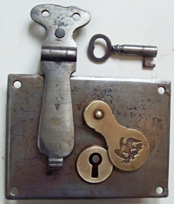 L123 - Early Eagle Trunk Lock & Key - Click Image to Close