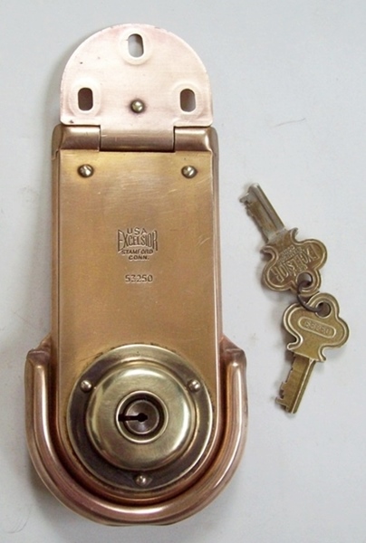 L124 - Brass & Bronze Excelsior Lock & Keys - Click Image to Close