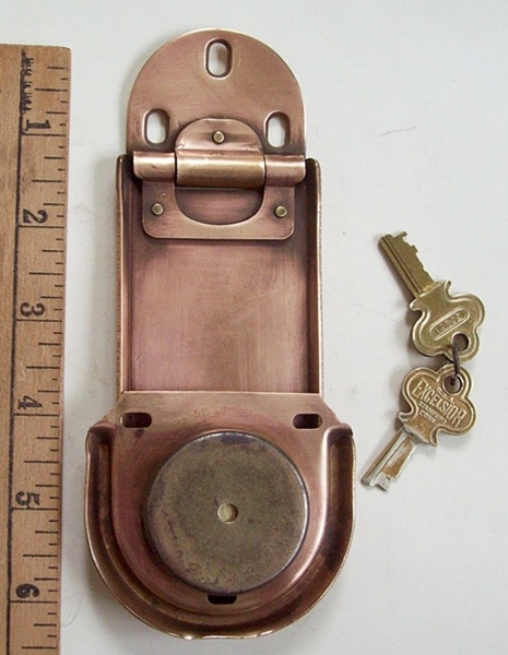 L124 - Brass & Bronze Excelsior Lock & Keys