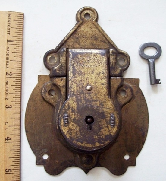 L125 - Antique Eagle Trunk Lock - SOLD 08/2022