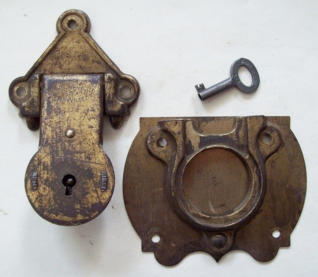 L125 - Antique Eagle Trunk Lock - SOLD 08/2022