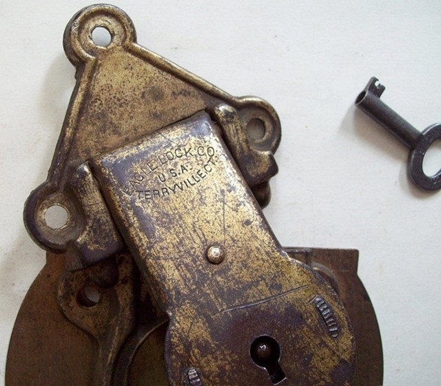 L125 - Antique Eagle Trunk Lock - SOLD 08/2022