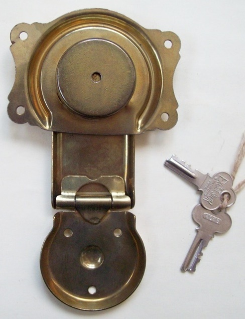 L126 - Antique Excelsior Trunk Lock & Keys